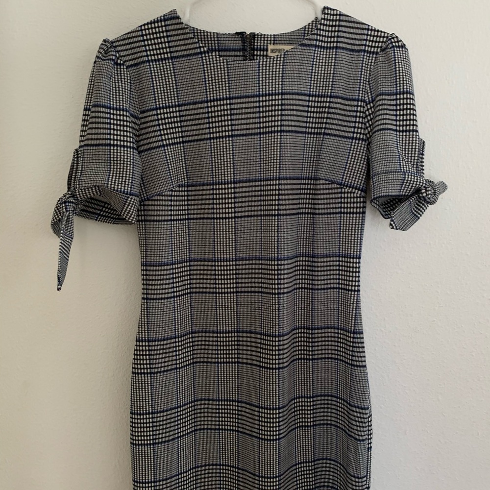 Short sleeve black and blue dress